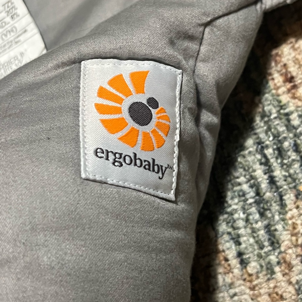 Ergobaby carrier infant insert